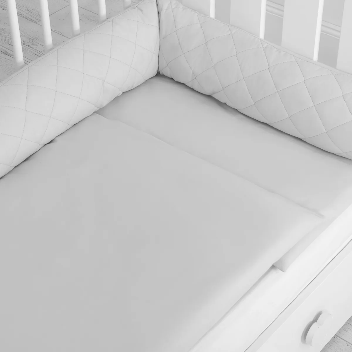 Dygsniuotas kūdikių lizdelis ir pagalvė gyvatėlė apsaugai, 2 in 1