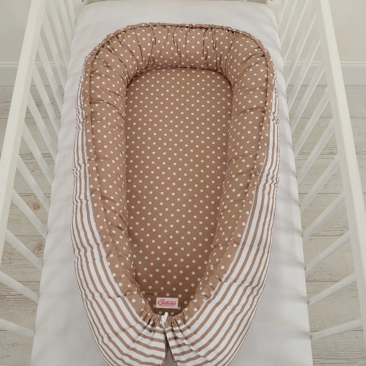 Dvipusis kūdikių kokonas „Premium Cocoon“ naujagimiams „BOBONO“, taškeliai, spalvos: pilka, rožinė ir ruda