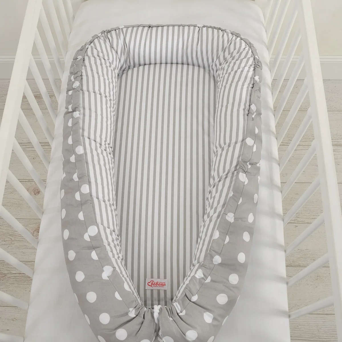 Dvipusis kūdikių kokonas „Premium Cocoon“ naujagimiams „BOBONO“, taškeliai, spalvos: pilka, rožinė ir ruda