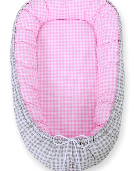 Dvipusis kūdikių kokonas „Premium Cocoon“ naujagimiams „BOBONO“, spalvos: rožinė ir smėlio - Pilki langeliai ir rožiniai langeliai