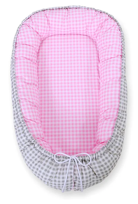 Dvipusis kūdikių kokonas „Premium Cocoon“ naujagimiams „BOBONO“, pilki langeliai ir rožiniai langeliai