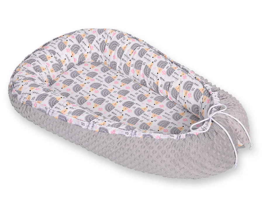 Dvipusis kūdikių kokonas „Premium Cocoon“ naujagimiams „BOBONO“ iš „minky“, ežiukai