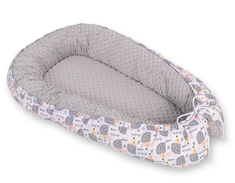 Dvipusis kūdikių kokonas „Premium Cocoon“ naujagimiams „BOBONO“ iš „minky“, ežiukai