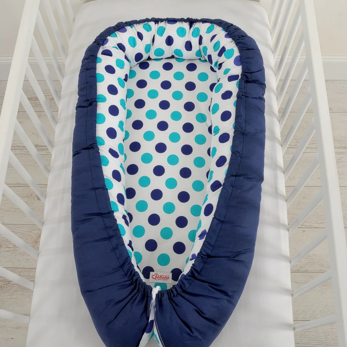 Dvipusis kūdikių kokonas „Premium Cocoon“ naujagimiams „BOBONO“, taškeliai, spalvos: smėlio ir žalia