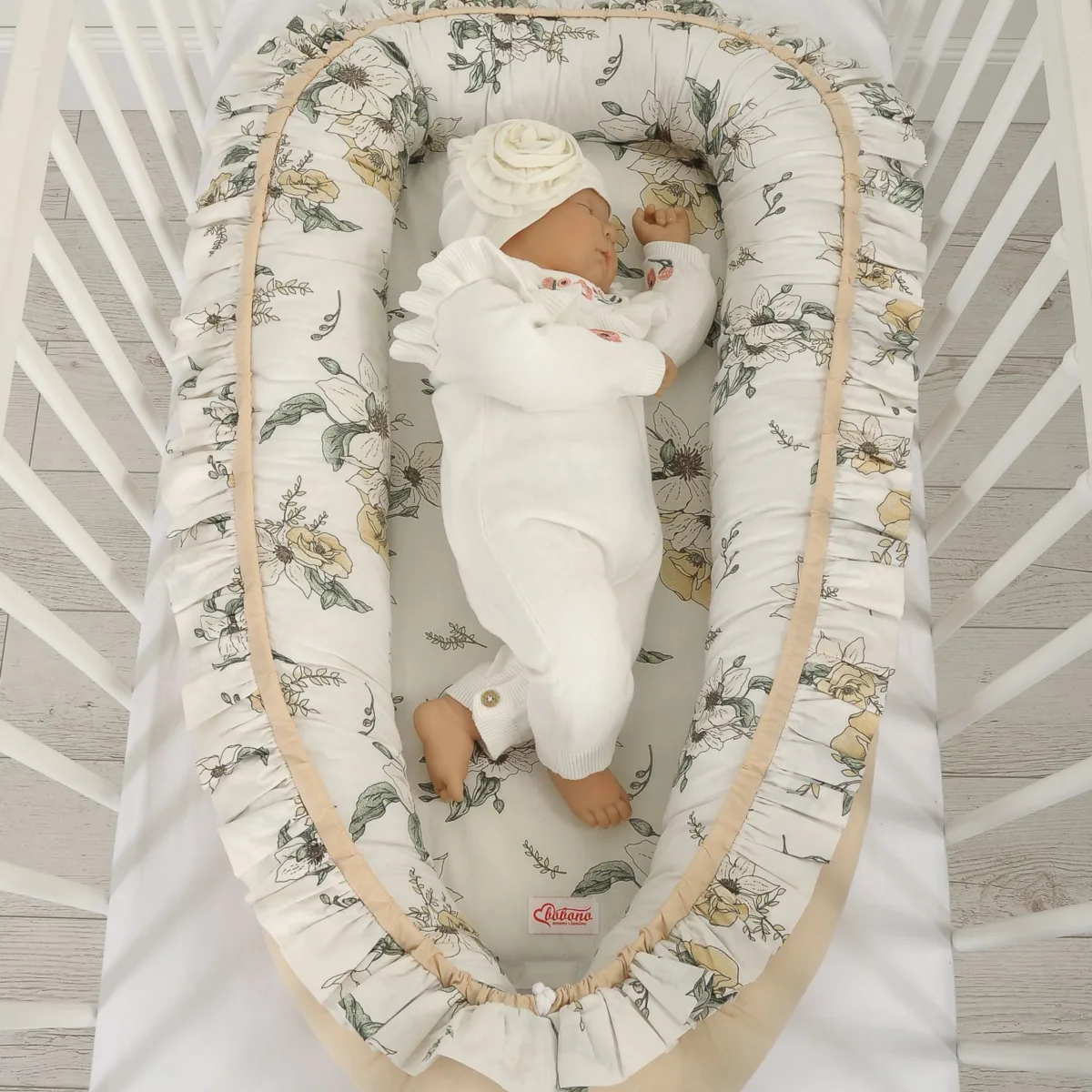Kūdikių kokonas „Premium Cocoon“ naujagimiams su volanu