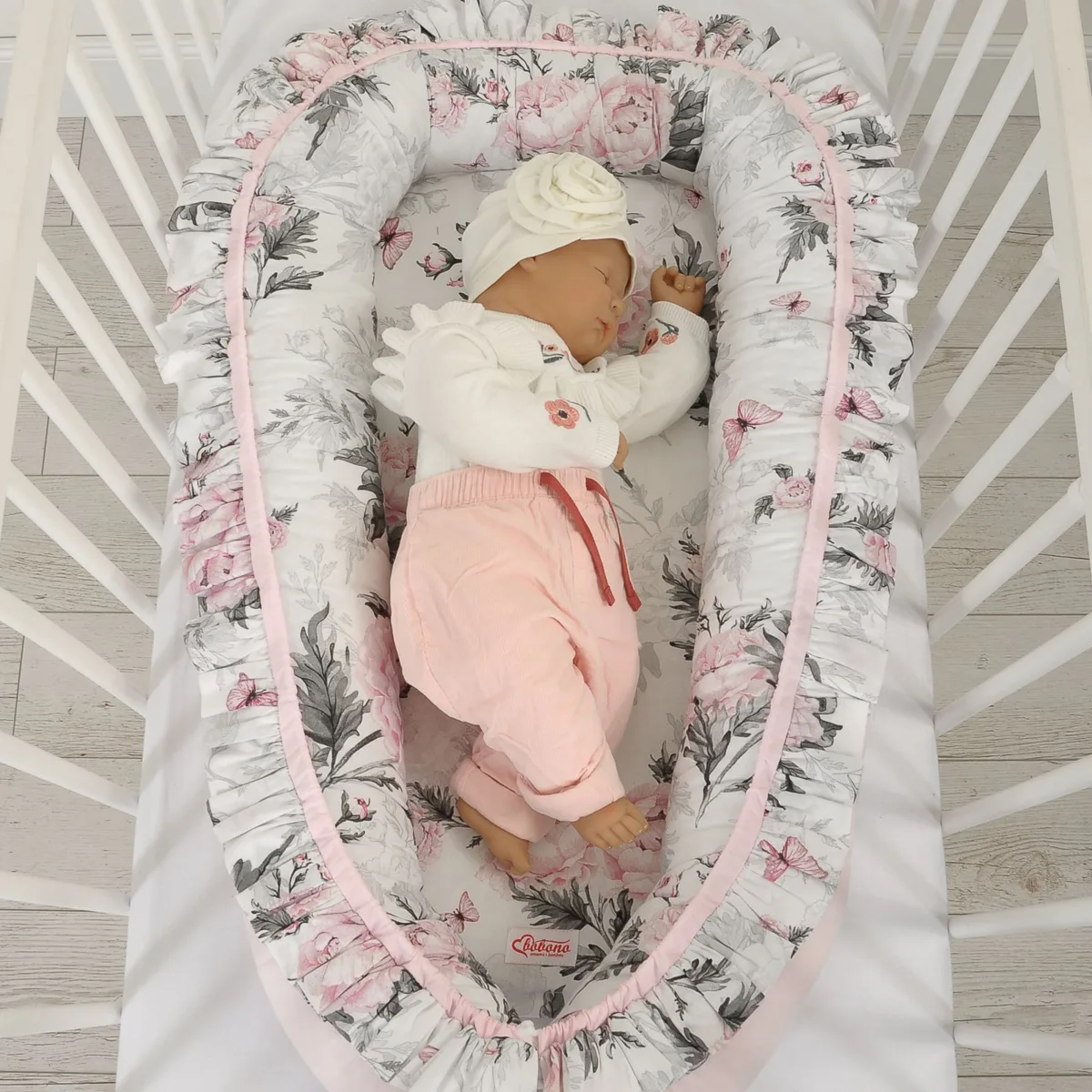Kūdikių kokonas „Premium Cocoon“ naujagimiams su volanu