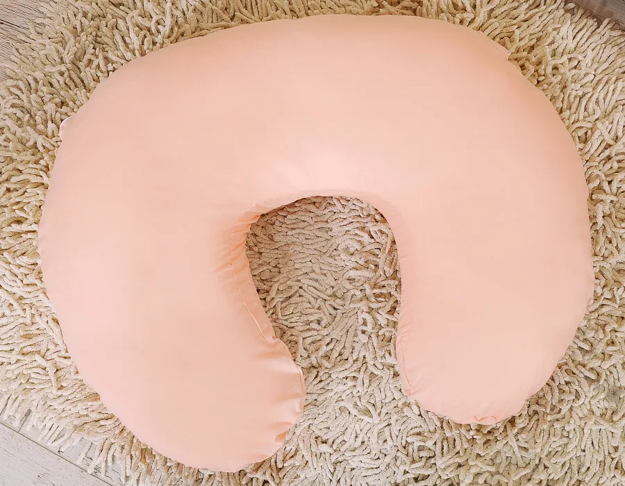 Maitinimo pagalvė „Croissant“ su nuimamu užvalkalu, laisvos rankos maitinant, spalvos: pilka ir rožinė
