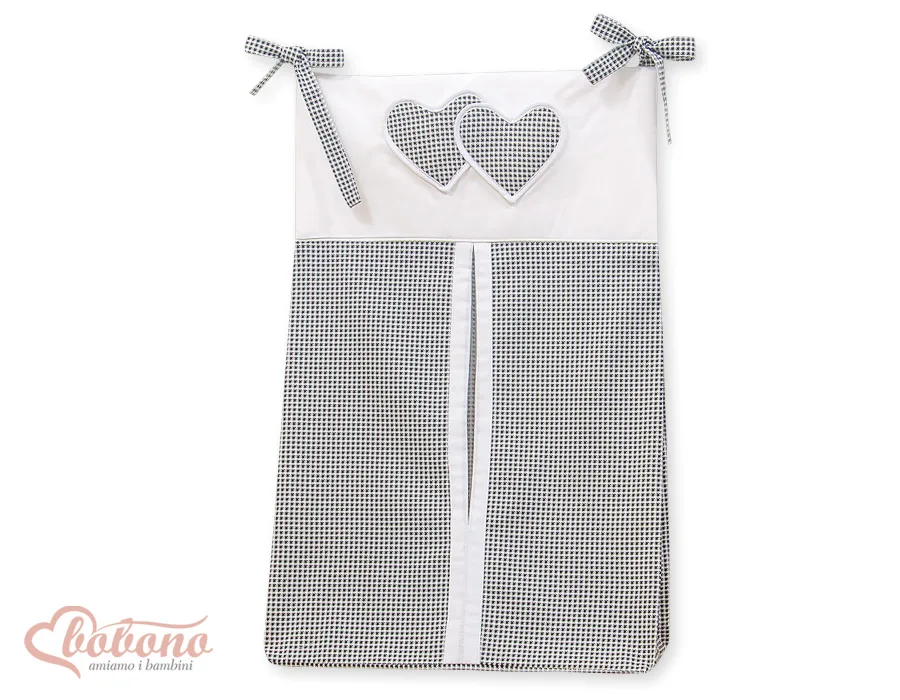 Kabinamas krepšys vystyklams, „Hanging Hearts“, juodi langeliai