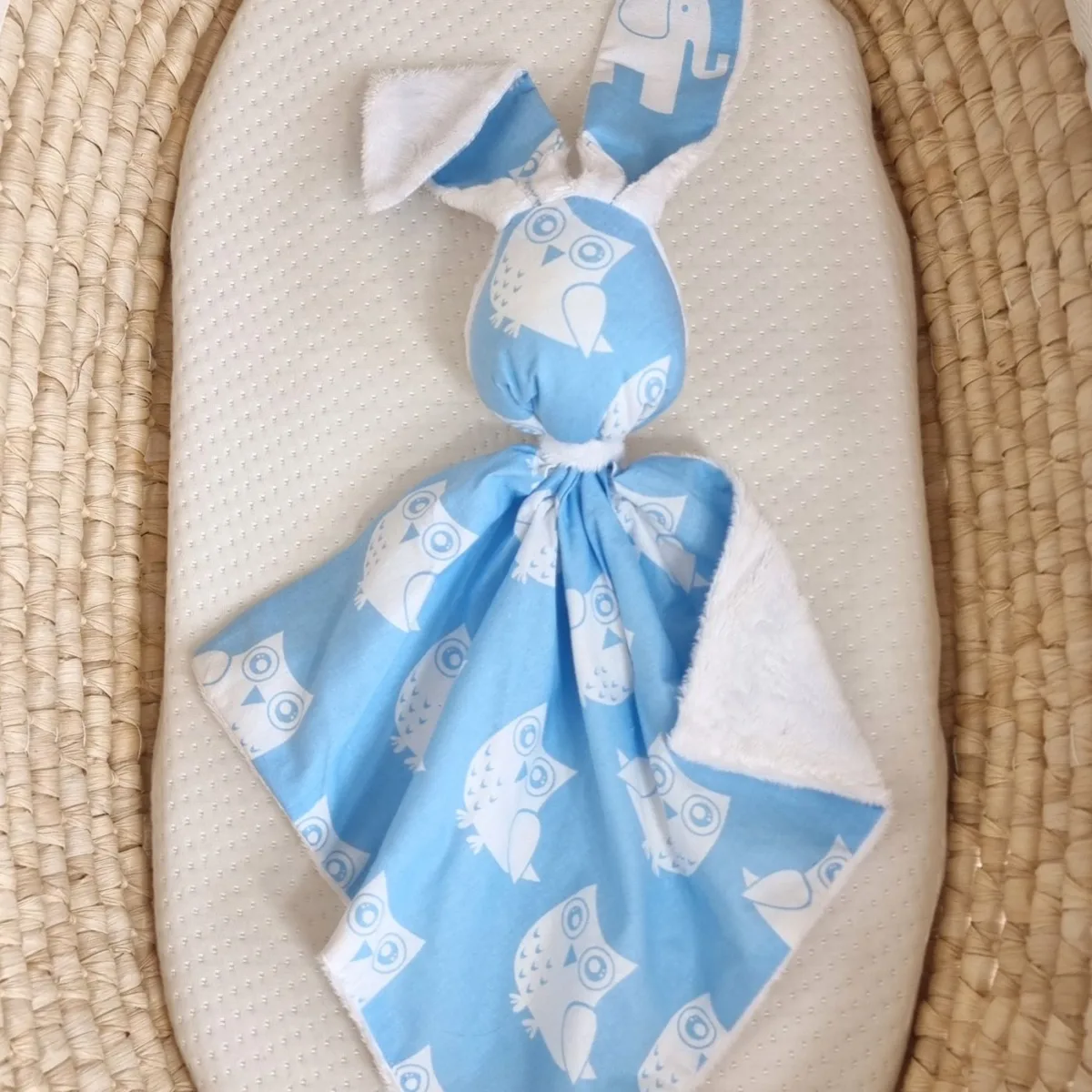 Migdukas zuikutis „DOUDOU“, dvipusis, medvilnė ir „minky“, mėlynos pelėdos
