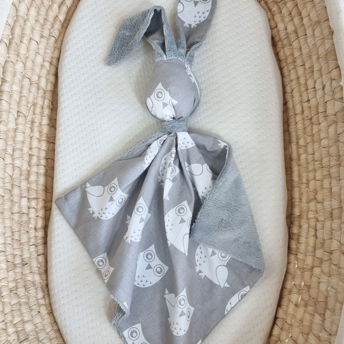 Migdukas zuikutis „DOUDOU“, dvipusis, medvilnė ir „minky“, pilkos pelėdos, spalva: pilka