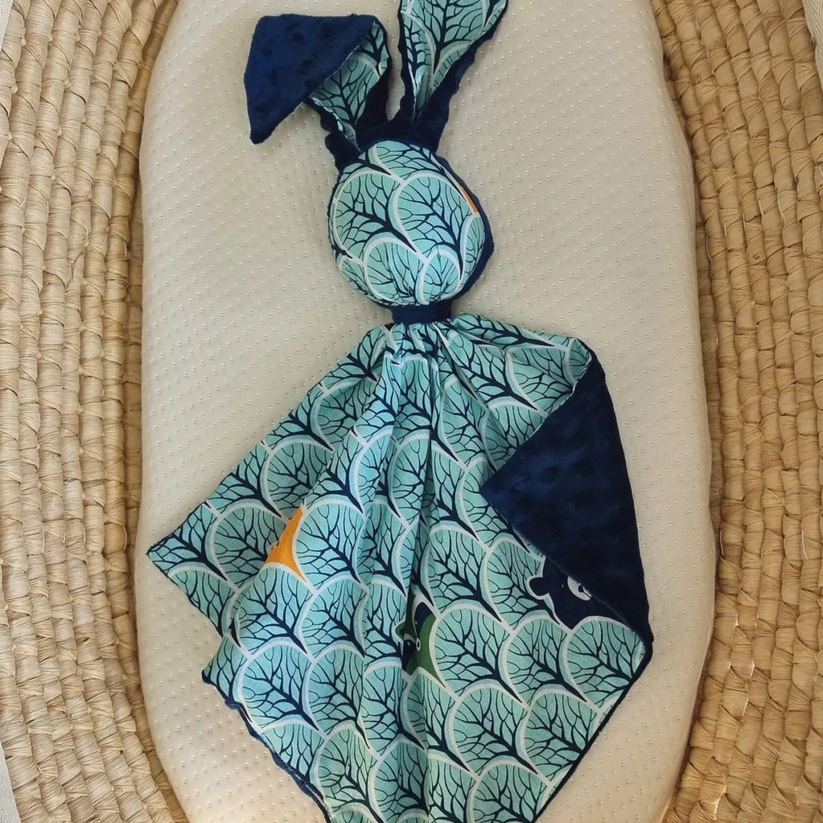 Migdukas zuikutis „DOUDOU“, dvipusis, medvilnė ir „minky“, mėtinis miškas