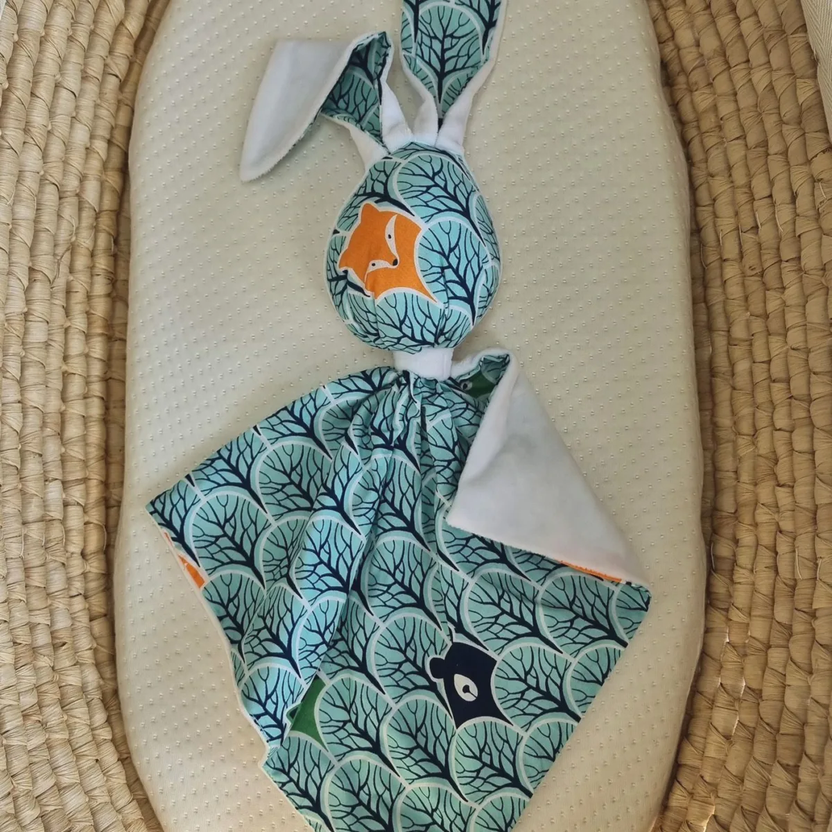 Migdukas zuikutis „DOUDOU“, dvipusis, medvilnė ir „minky“, mėtinis miškas