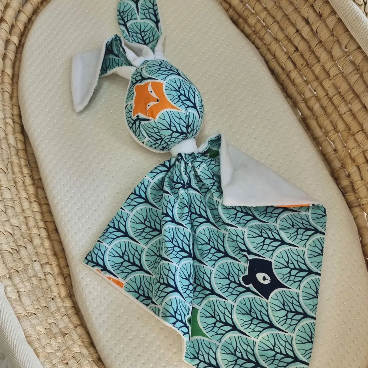 Migdukas zuikutis „DOUDOU“, dvipusis, medvilnė ir „minky“, mėtinis miškas