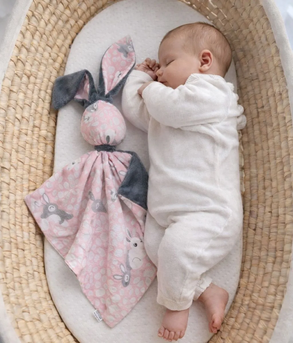 Migdukas zuikutis „DOUDOU“, dvipusis, medvilnė ir „minky“, rožiniai zuikučiai