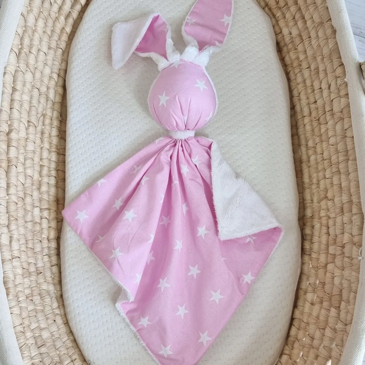 Migdukas zuikutis „DOUDOU“, dvipusis, medvilnė ir „minky“, rožinės žvaigždutės, spalva: balta
