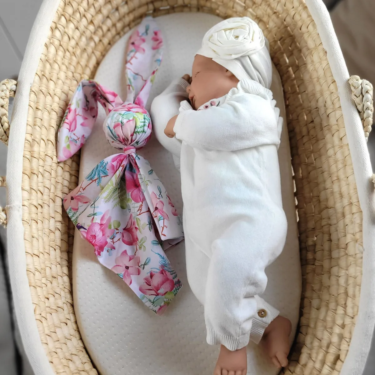 Medvilninis migdukas zuikutis „DOUDOU“, minkštas ir jaukus, spalvos: geltona ir kitos