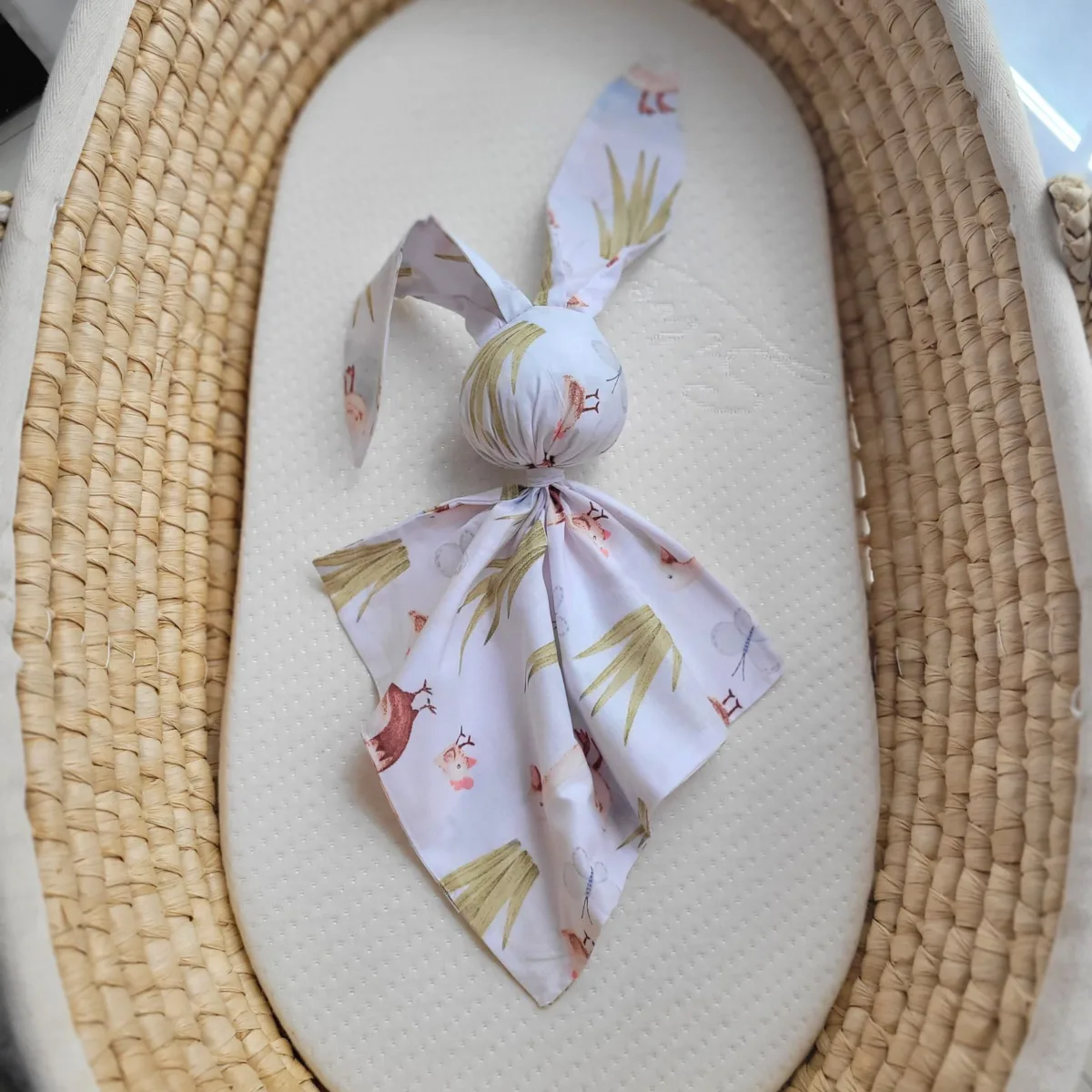 Medvilninis migdukas zuikutis „DOUDOU“, minkštas ir jaukus, spalvos: geltona ir kitos