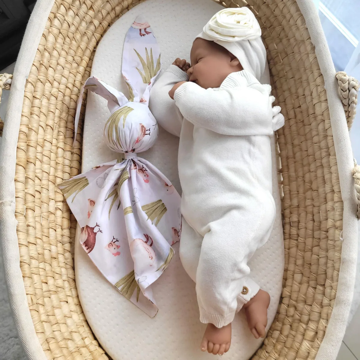 Medvilninis migdukas zuikutis „DOUDOU“, minkštas ir jaukus, spalvos: geltona ir kitos