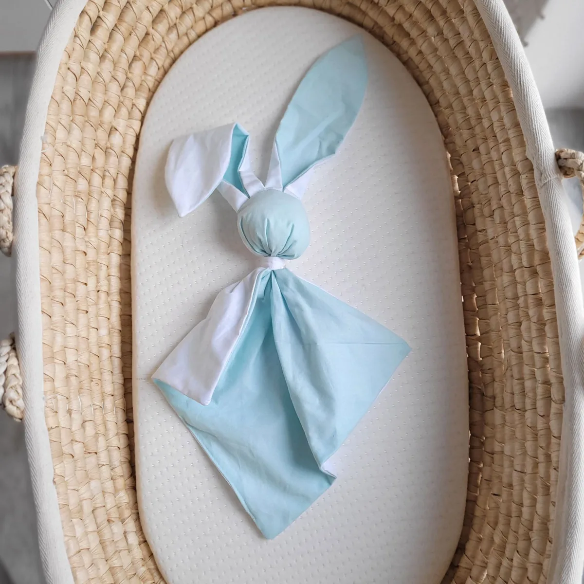 Medvilninis migdukas zuikutis „DOUDOU“, minkštas ir jaukus, spalva: žalia