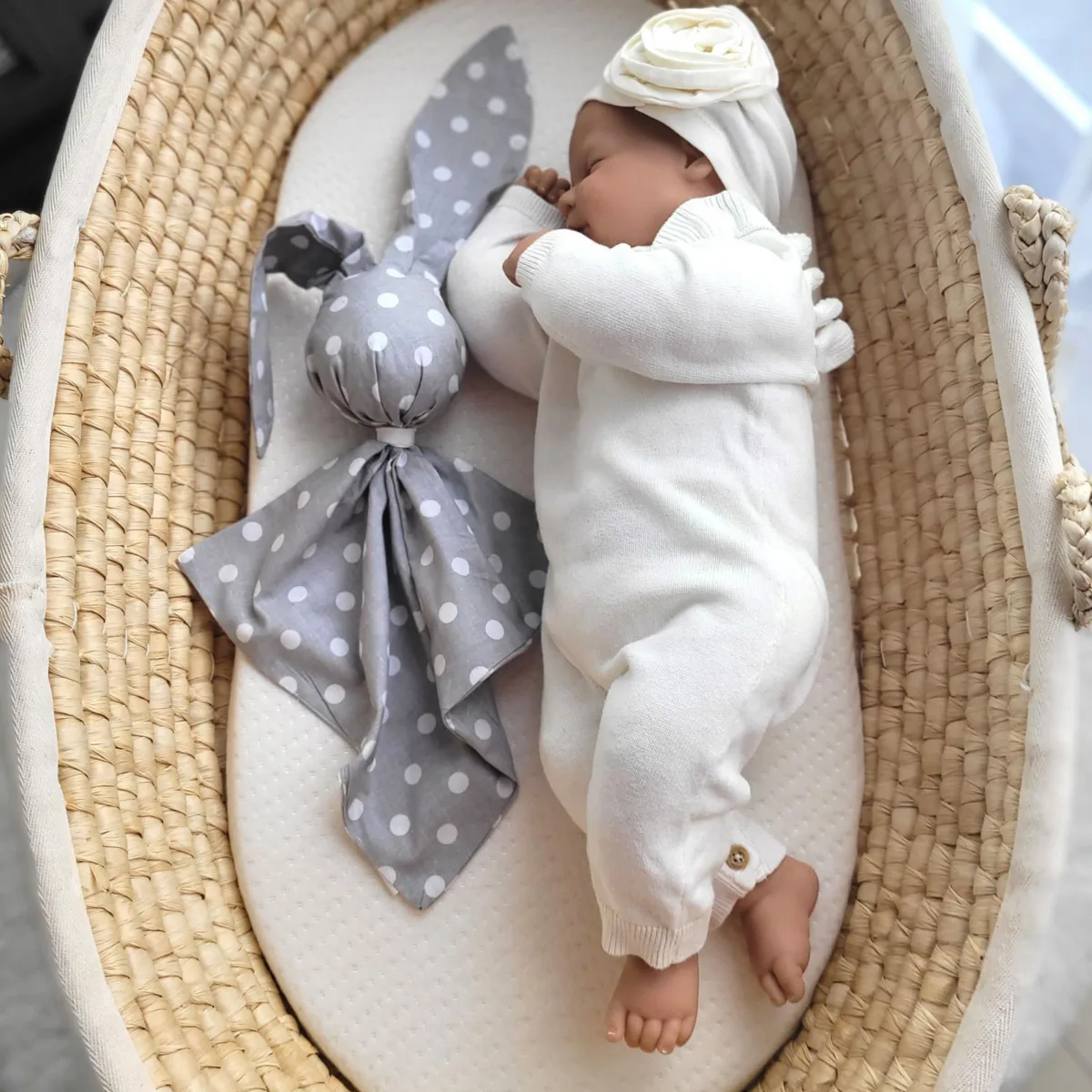 Medvilninis migdukas zuikutis „DOUDOU“, minkštas ir jaukus, taškeliai