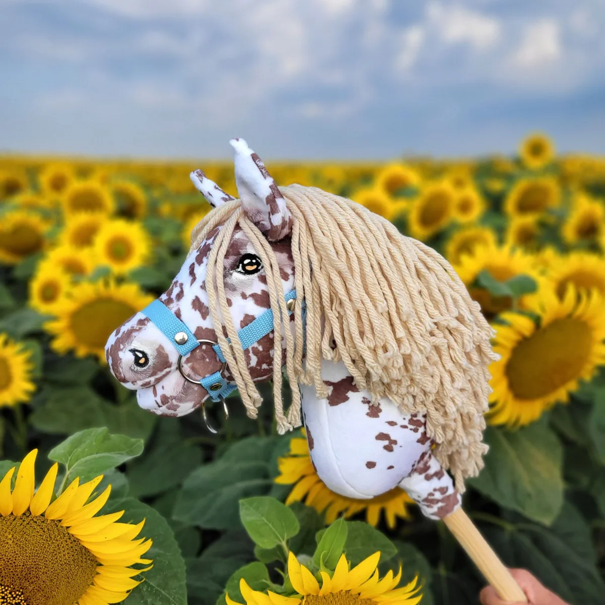 Žirgas ant lazdos „Super Hobby Horse Premium“, rudas leopardo raštas su smėlio spalvos karčiais A4