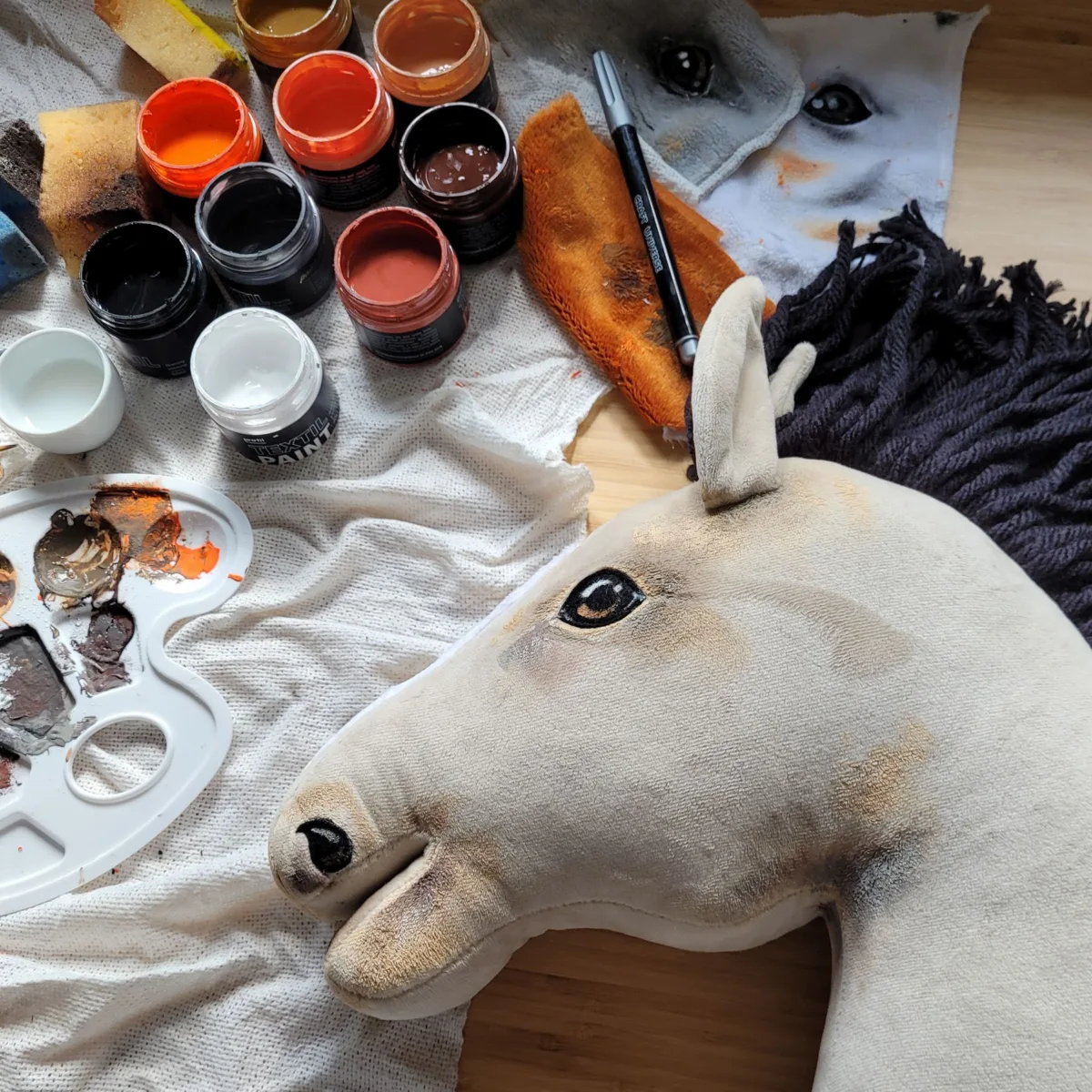 Žirgas ant lazdos „Super Hobby Horse Premium“, šviesiai pelėsvas žirgas A3