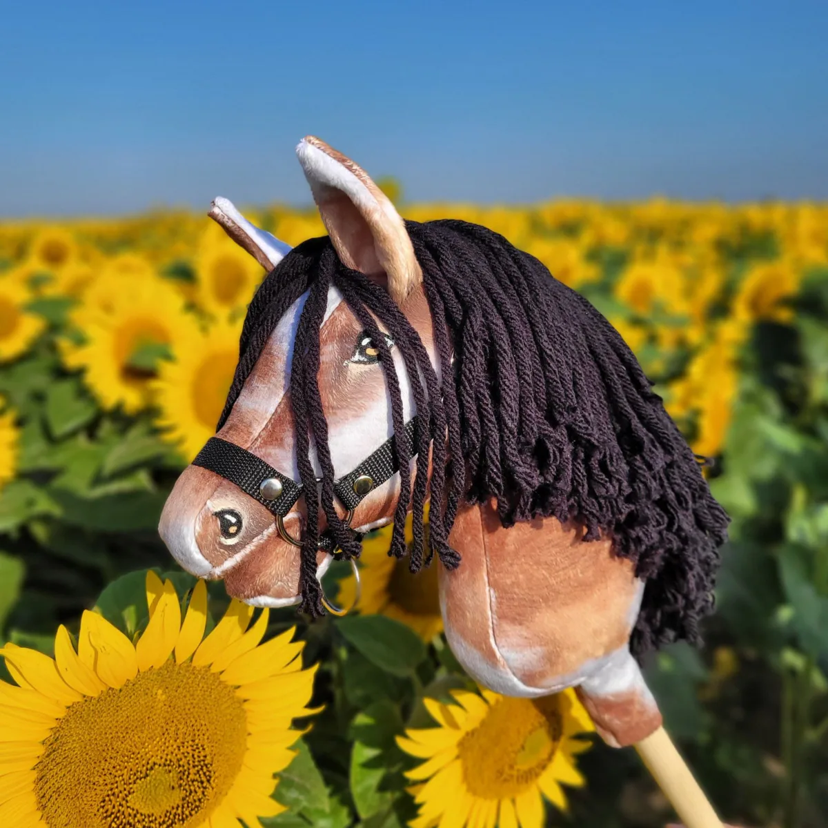 Žirgas ant lazdos „Super Hobby Horse Premium“, margas tobiano bėras žirgas su juodais karčiais A4