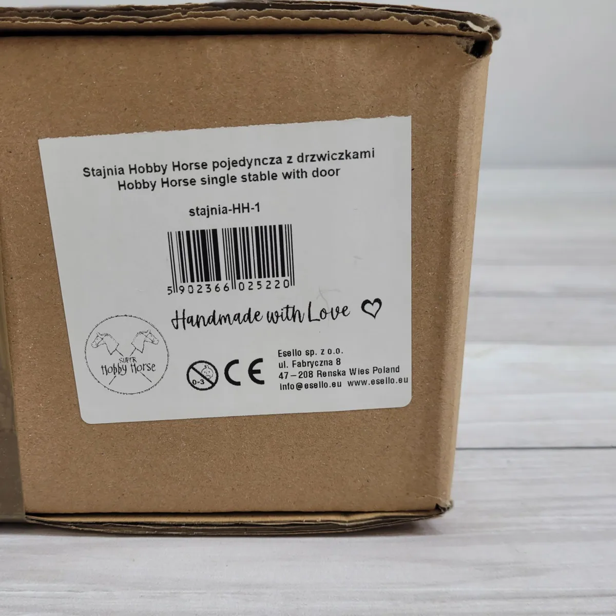 Didelė vienvietė „Hobby Horse“ žirgo arklidė su durelėmis