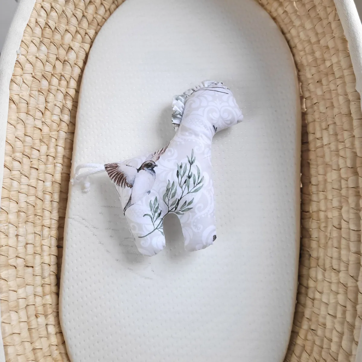 Žirgelis „LUCKY“, minkštas pirmasis žaislas apkabinti, spalvos: rožinė, ruda ir kitos