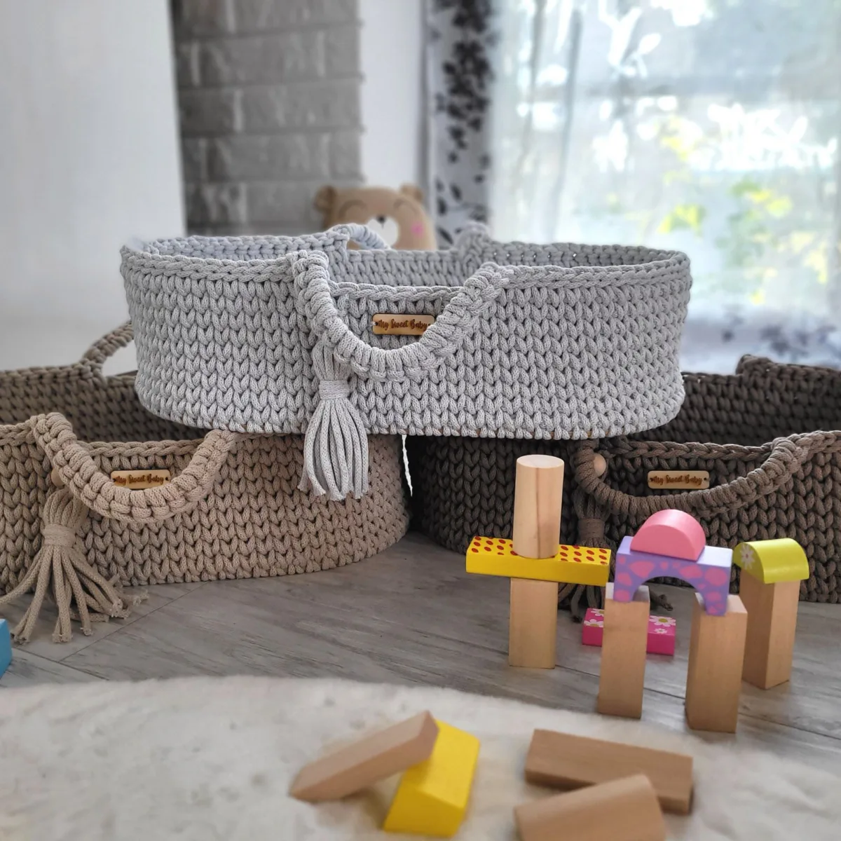 Medvilninis Mozės krepšelis lėlėms „BOHO“, spalvos: rožinė, smėlio ir kitos