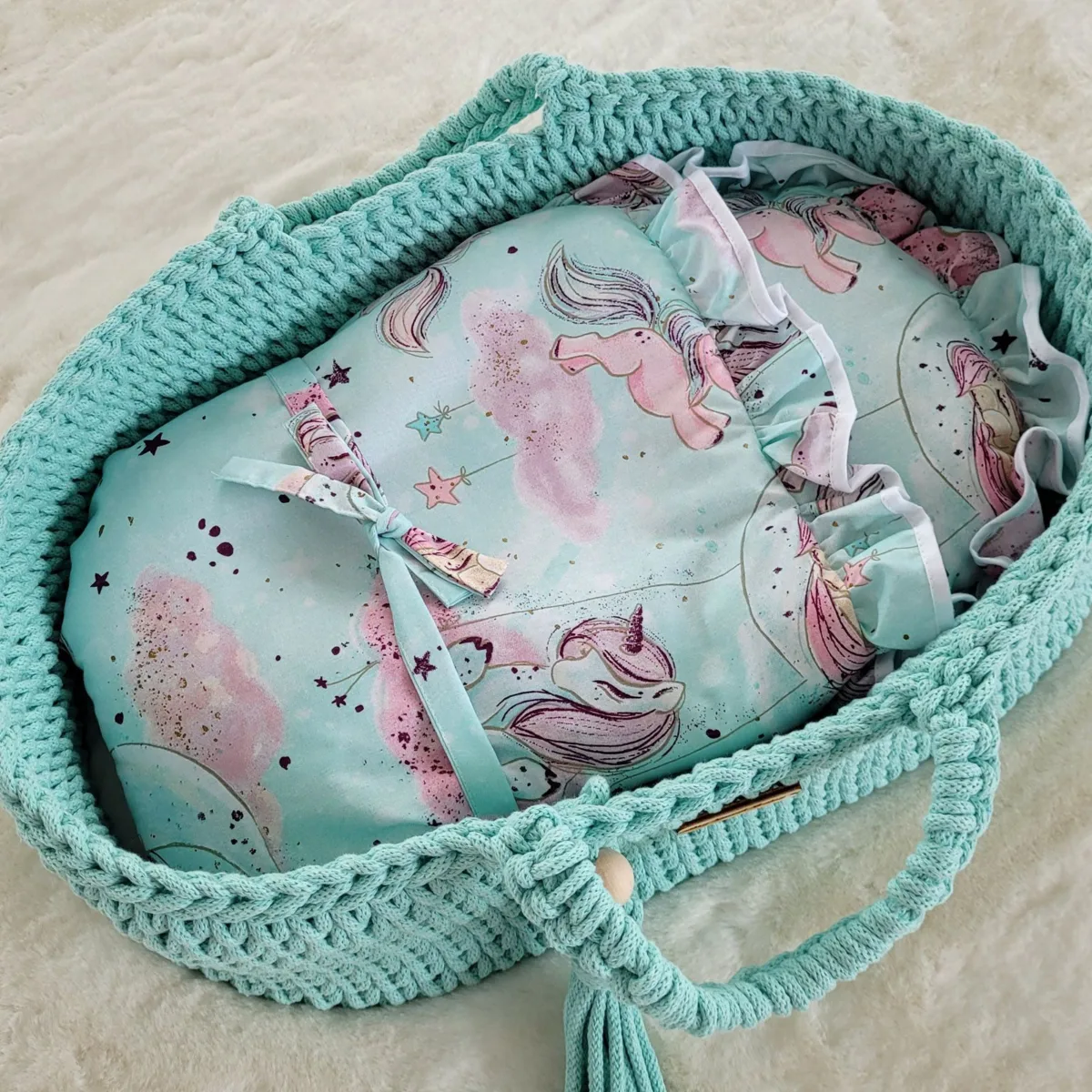 Medvilninis Mozės krepšelis lėlėms „BOHO“ su supamu stovu, spalvos: rožinė, smėlio ir kitos