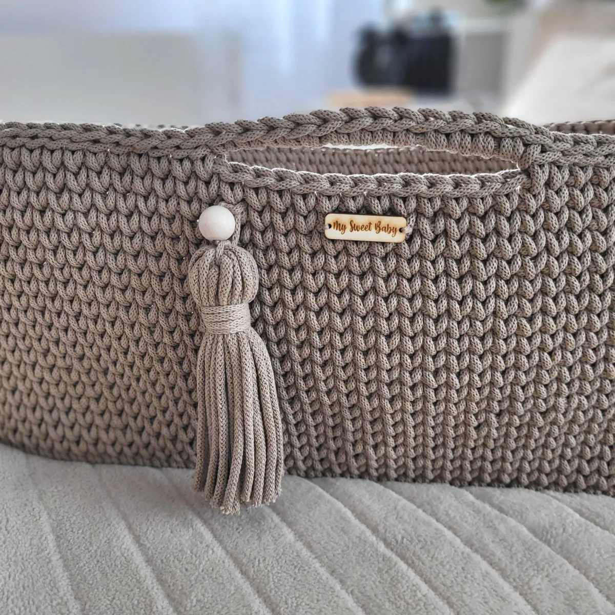 Mozės krepšelis „BOHO“, rankų darbo, medvilninis, su čiužiniu, spalvos: smėlio, violetinė ir žalia