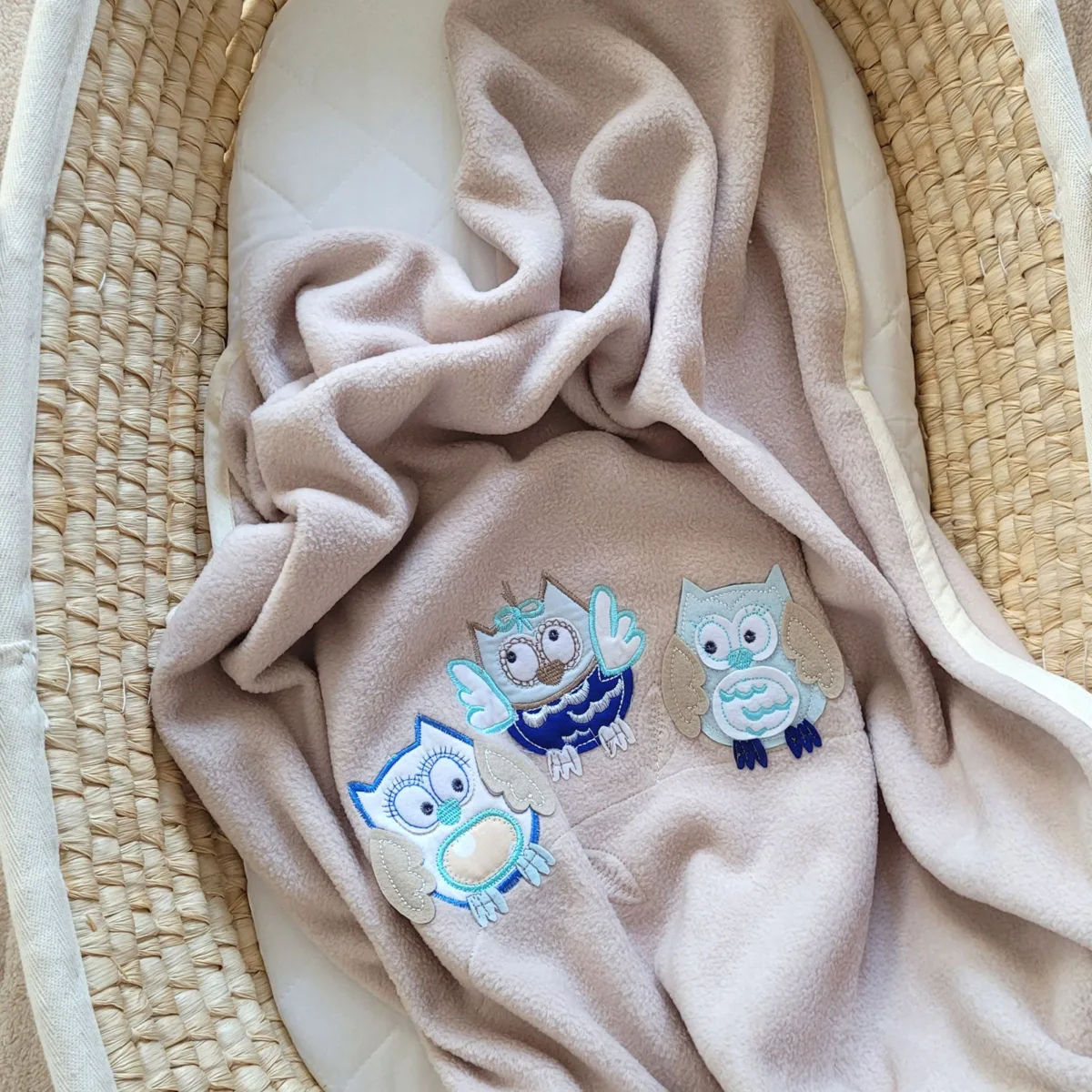 Flisinis pledas kūdikiams „Owls Bigi Zibi & Adele“, spalvos: pilka, rožinė ir smėlio