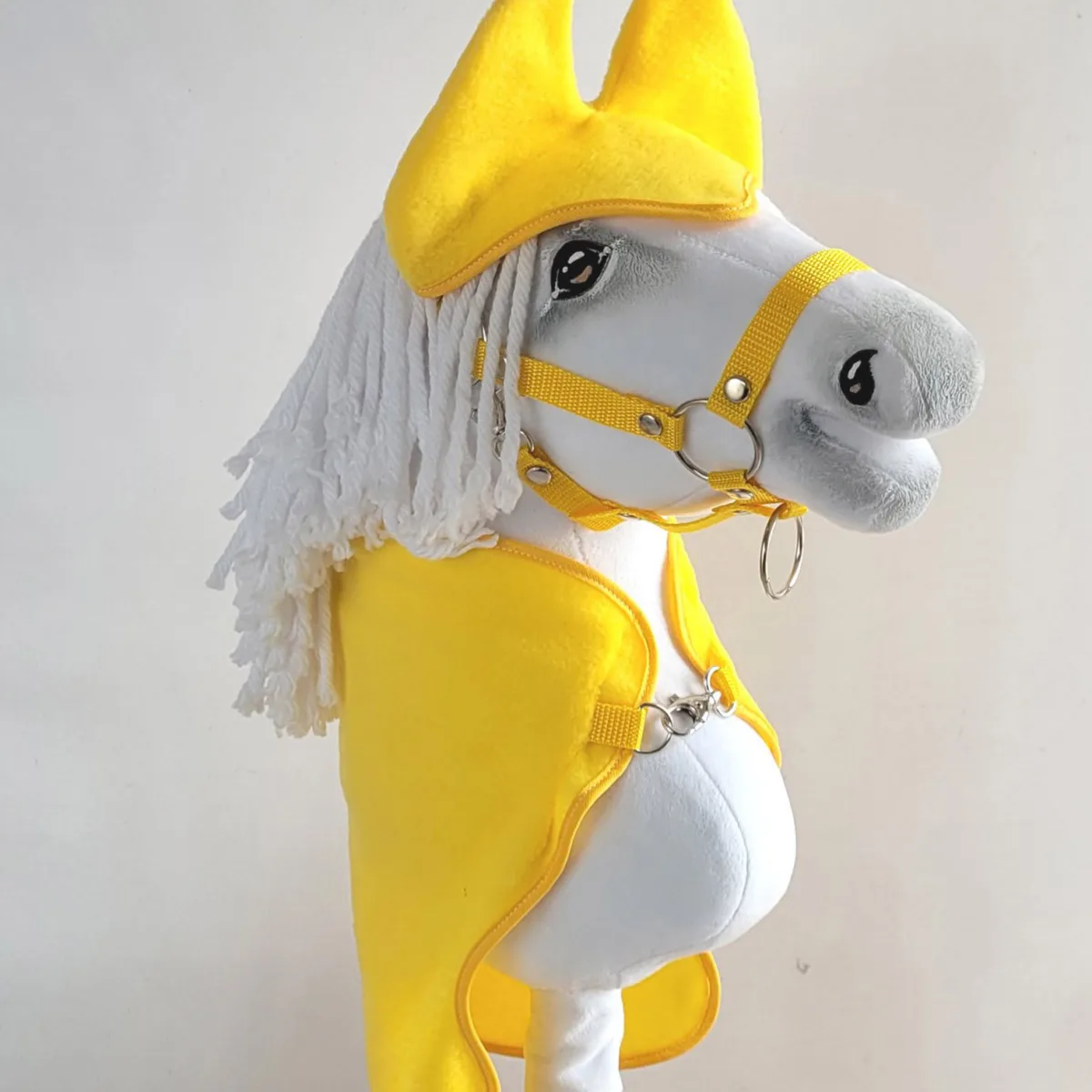 Rinkinys „Hobby Horse“ žirgui A3: flisinis apklotas ir ausinės, spalvos: geltona, juoda ir kitos