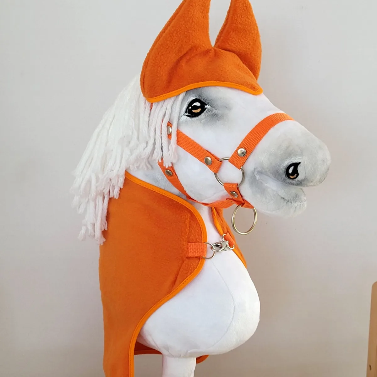 Rinkinys „Hobby Horse“ žirgams A4 ir A5: flisinis apklotas ir ausinės, spalvos: mėlyna, oranžinė ir raudona