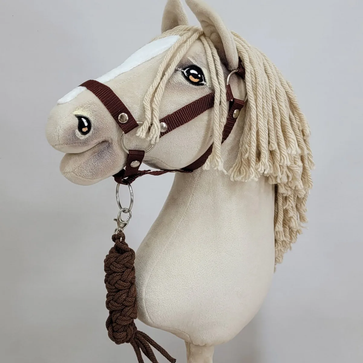 Rinkinys „Hobby Horse“ žirgui: apynasris A3 ir virvinis pavadis, spalvos: rožinė, ruda ir kitos