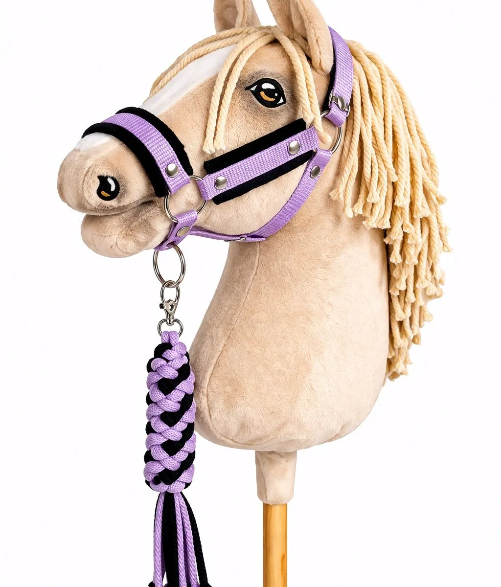 Rinkinys „Hobby Horse“ žirgui: apynasris A3 su juodu kailiuku ir virvinis pavadis, spalvos: rožinė, ruda ir kitos