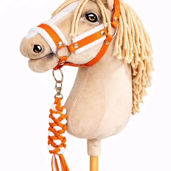 Rinkinys „Hobby Horse“ žirgui: apynasris A3 su baltu kailiuku ir virvinis pavadis, spalvos: oranžinė, raudona ir rožinė