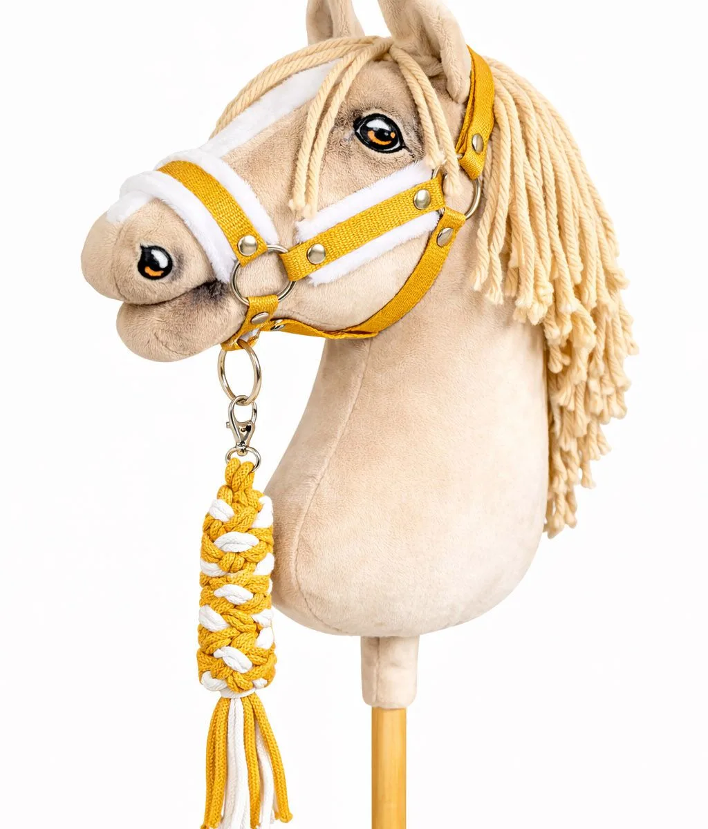 Rinkinys „Hobby Horse“ žirgui: apynasris A3 su baltu kailiuku ir virvinis pavadis, spalvos: balta, geltona ir juoda