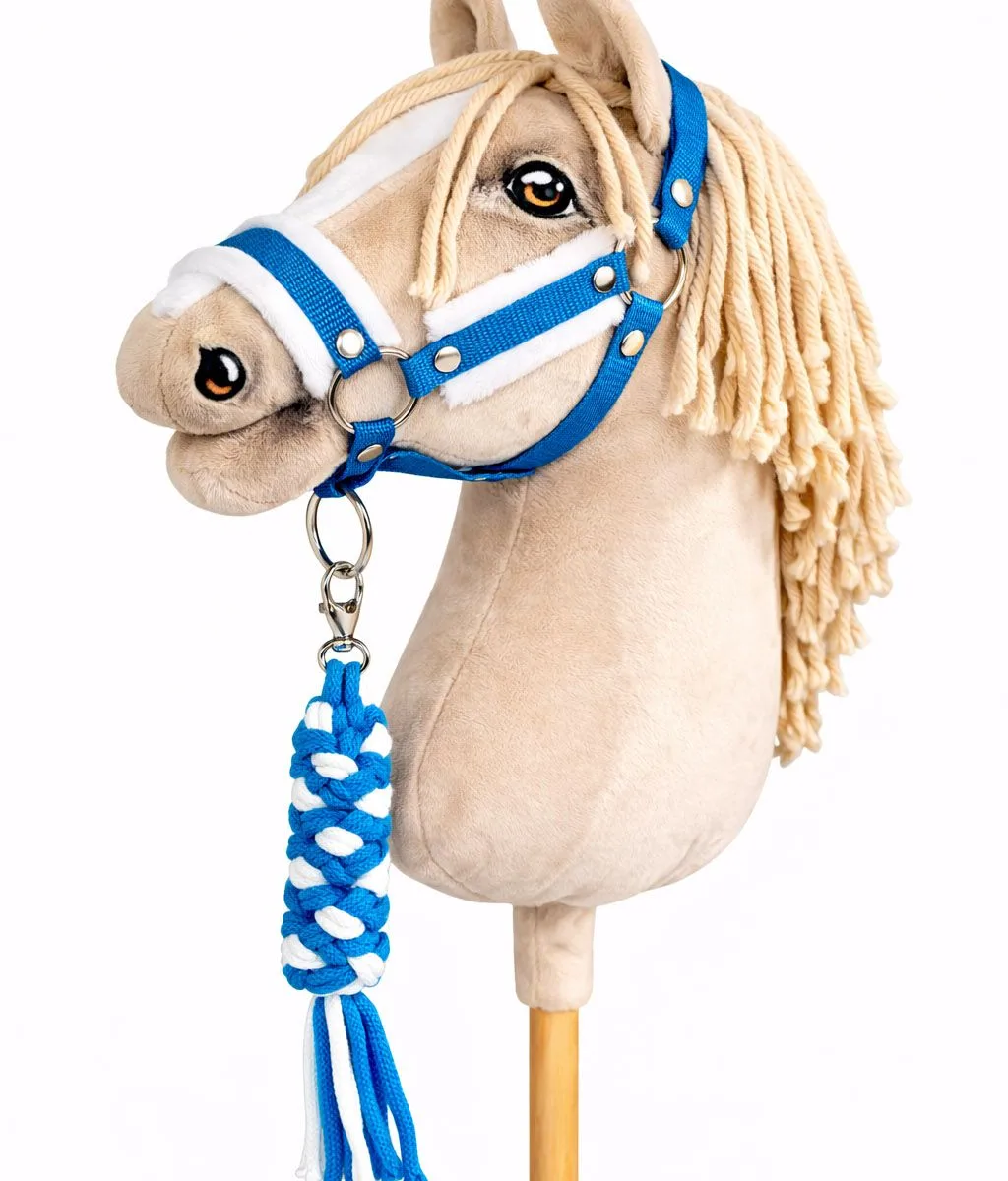 Rinkinys „Hobby Horse“ žirgui: apynasris A3 su baltu kailiuku ir virvinis pavadis, spalvos: mėlyna ir oranžinė