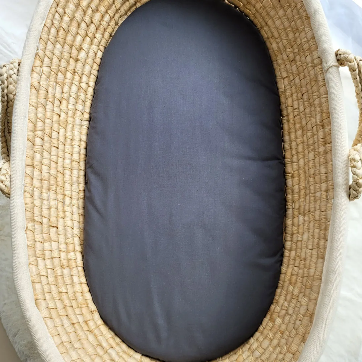 Medvilninė paklodė vežimėlio ar Mozės krepšelio čiužiniui 75x35 cm, įvairių spalvų