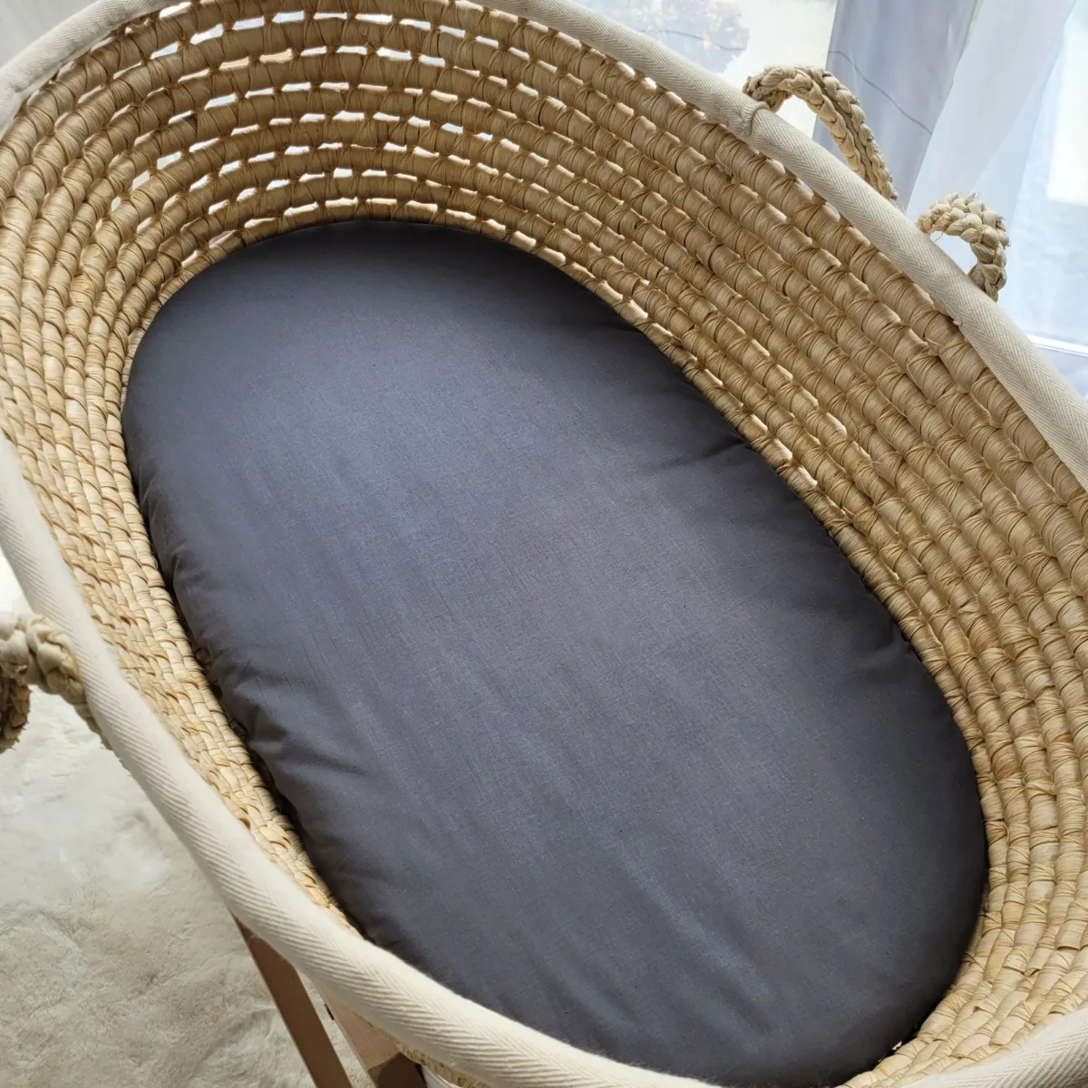 Medvilninė paklodė vežimėlio ar Mozės krepšelio čiužiniui 75x35 cm, įvairių spalvų