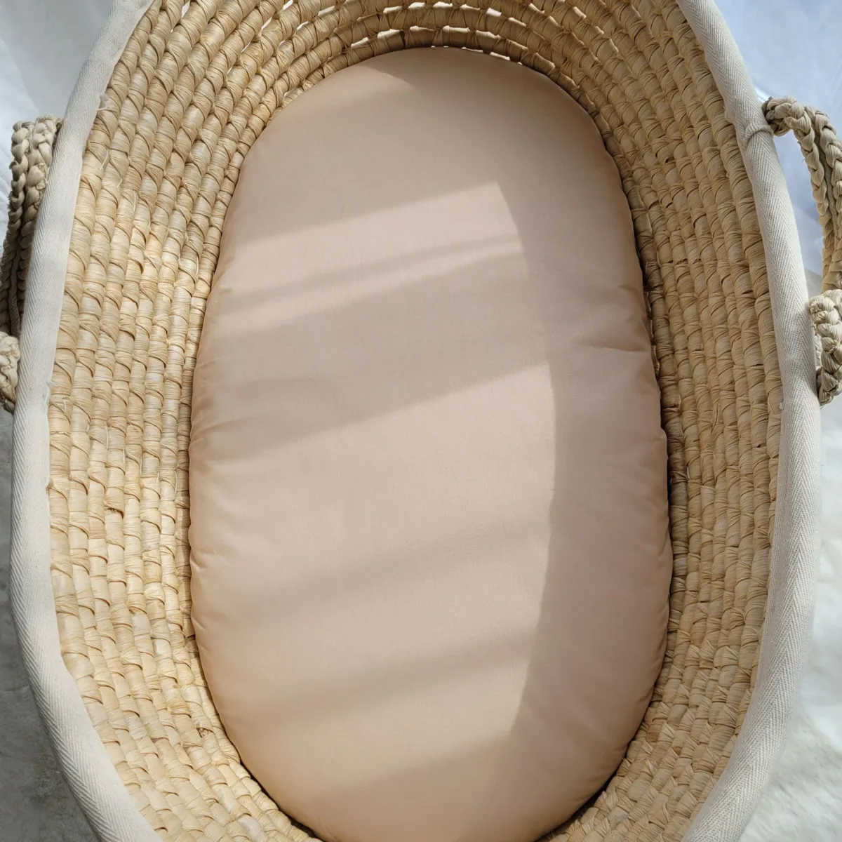 Medvilninė paklodė vežimėlio ar Mozės krepšelio čiužiniui 75x35 cm, spalvos: rožinė, ruda ir smėlio