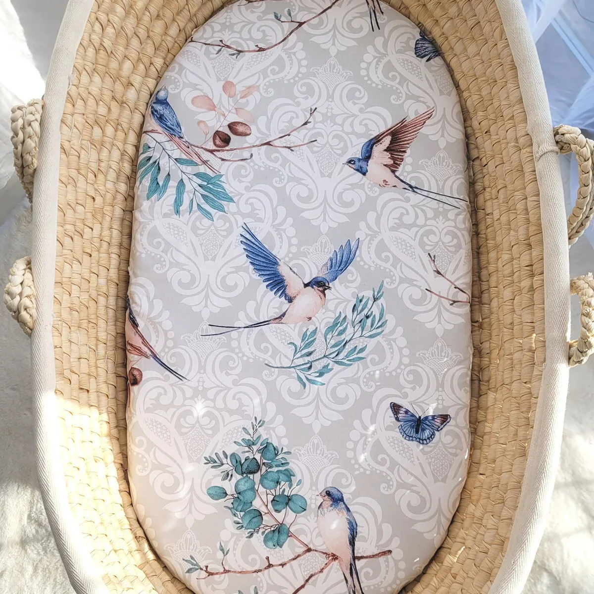 Medvilninė paklodė vežimėlio ar Mozės krepšelio čiužiniui 75x35 cm, spalvos: mėlyna ir pilka