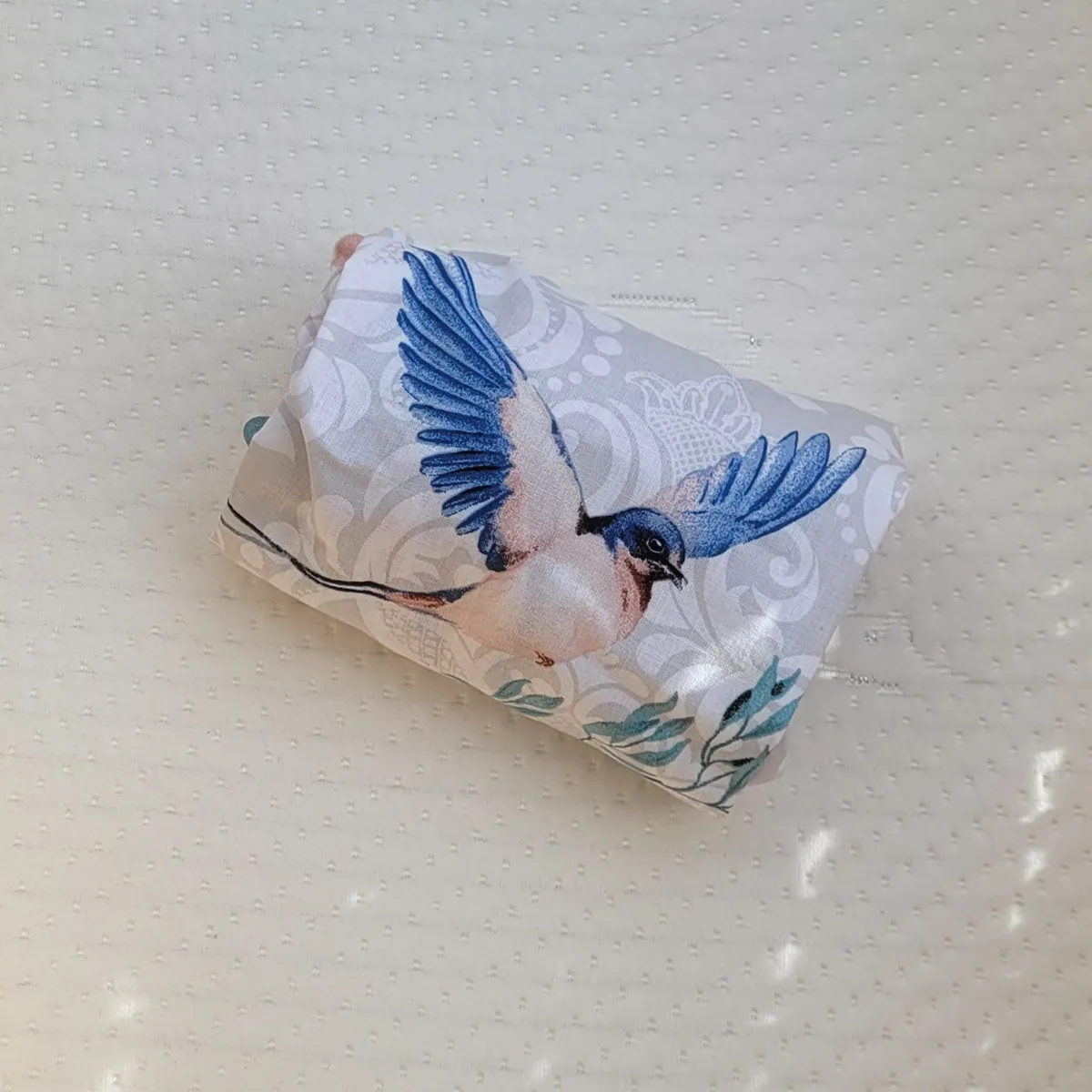 Medvilninė paklodė vežimėlio ar Mozės krepšelio čiužiniui 75x35 cm, spalvos: mėlyna ir pilka