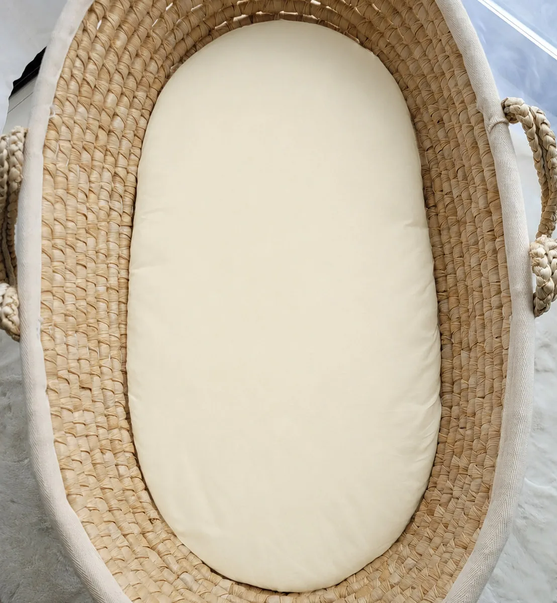 Medvilninė paklodė vežimėlio ar Mozės krepšelio čiužiniui 75x35 cm, spalvos: smėlio ir kitos