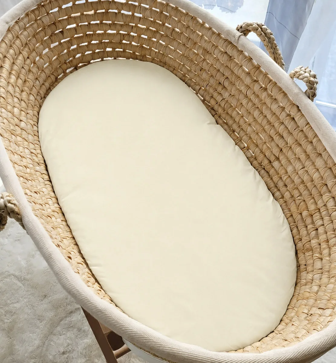 Medvilninė paklodė vežimėlio ar Mozės krepšelio čiužiniui 75x35 cm, spalvos: smėlio ir kitos
