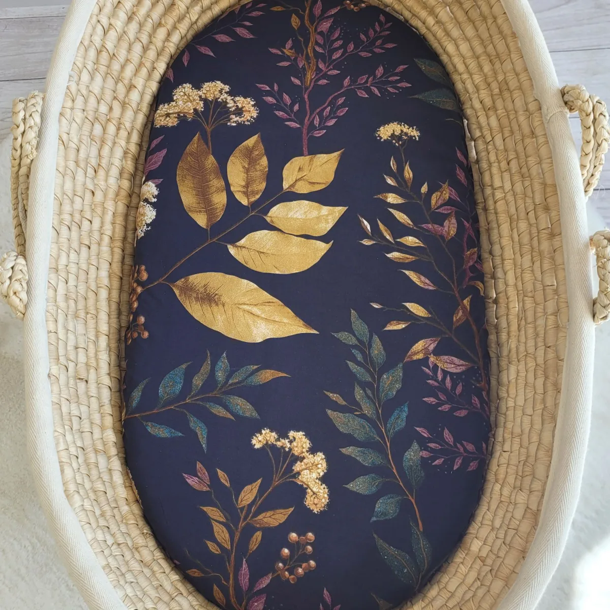 Medvilninė paklodė vežimėlio ar Mozės krepšelio čiužiniui 75x35 cm, įvairių spalvų