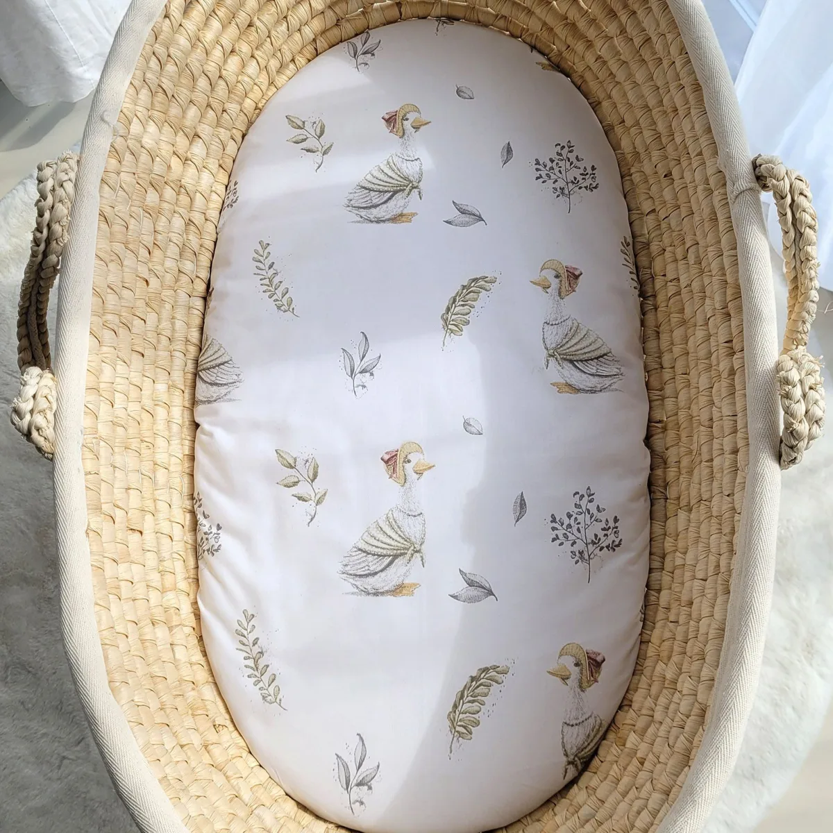 Medvilninė paklodė vežimėlio ar Mozės krepšelio čiužiniui 75x35 cm, spalvos: balta, geltona ir kitos