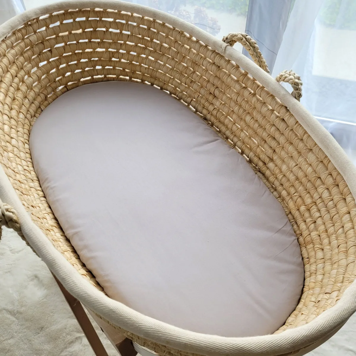 Medvilninė paklodė vežimėlio ar Mozės krepšelio čiužiniui 75x35 cm, spalvos: mėlyna ir pilka